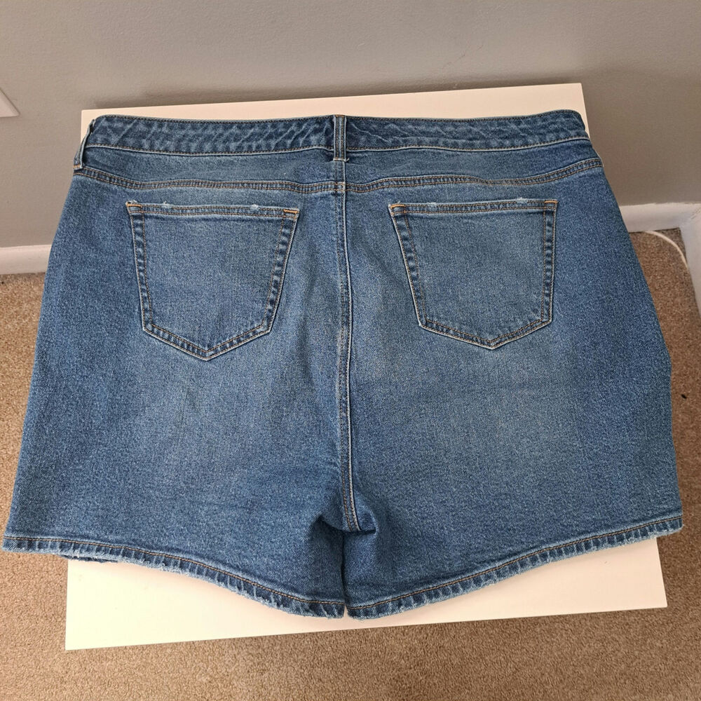 Torrid Denim Mid Rise 5" Blue Jean Shorts Women's Plus 20 - Picture 2 of 8